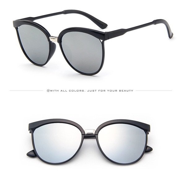 ❗️LAST ONE❗️Grey Mirrored Round Sunnies [S] - Picture 3 of 4